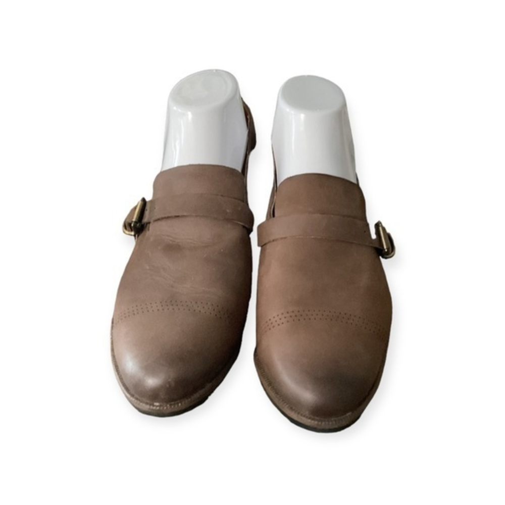 Women’s NWOT brown, leather Olukai slip-on loafers, size 9